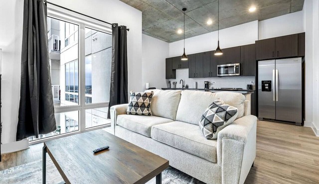 Modern Channelside 1BD Apartment | Close to DT!