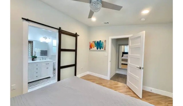Modern Chic Cozy ★ Beautiful Newly Renovated Home 5 min from The Domain