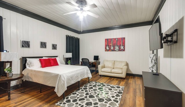 Modern Couple's Retreat in Greenwood!