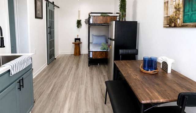 Modern Family Cottage. Sleeps 4. Free Parking.Near Legoland