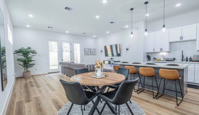 Modern Luxury 3BR Haven I 5Min -> Downtown Houston, NRG & Medical Center