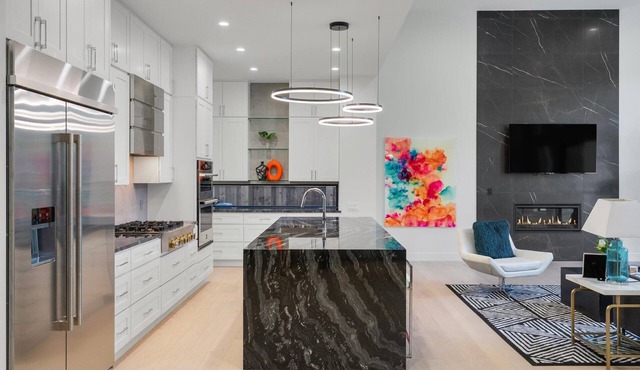 Modern Luxury Family Retreat - Relax, Induldge and Enjoy the City with Style