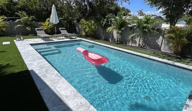 Modern Relaxing Zen ~ 5 ★ New pool, HotTub, Magic Garden!