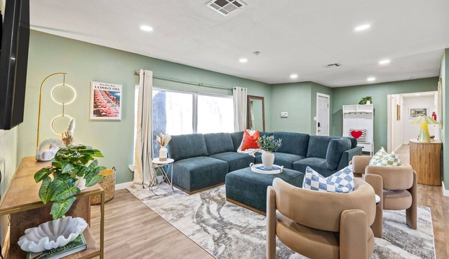 Modern Retreat with Hot Tub, Large Yard, Pet Friendly, Sleeps 12