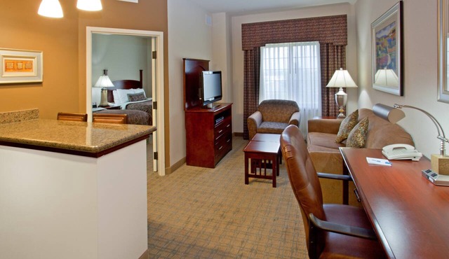 Modern Suite | Free Breakfast + Pool + Hot Tub
