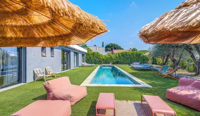 Modern villa in Nice with sea view, private pool without view in Nice