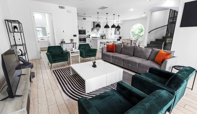 Montrose Rooftop Townhome | 3 Private Suites | Sleeps 8