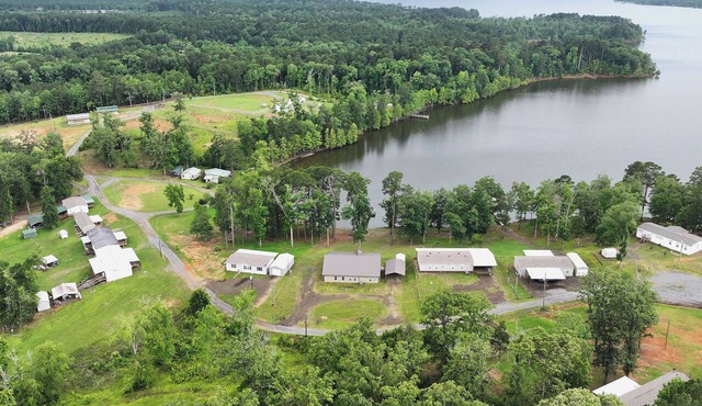Moses Lakehouse - 3BR HUGE Lakefront Home on Toledo Bend