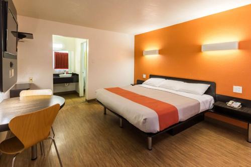 Motel 6-Stephenville, TX in Stephenville
