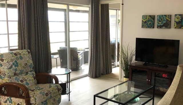 Naples-Jan sale! 2br 2ba, pool, W-D, parking space, 1pet -Mar-Apr also available