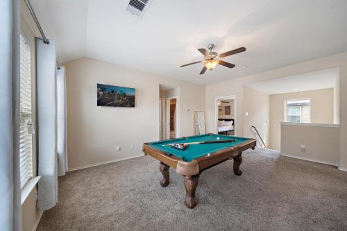 Near IAH Houston Home Yard BBQ Games Wi-Fi Pets