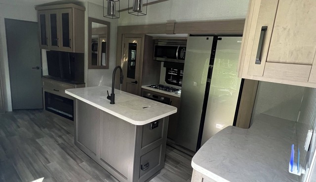 New 5th Wheel in Bay St Louis: Waterfront, private boat launch, near casinos.