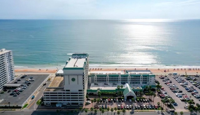 NEW Amazing Ocean Front Studio in Daytona Beach!