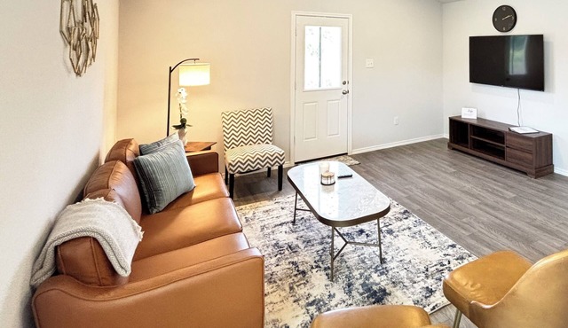 New Charming 3-bedroom house in adorable Lufkin with privacy Backyard