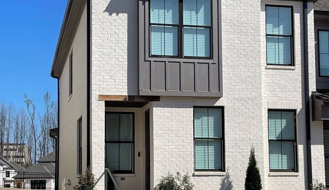 NEW CONSTRUCTION Hotty Toddy Hideaway- Stylish New 3BR/3.5BA Townhome in Oxford