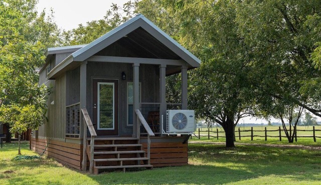 New! Gardenia Cabin- Snuggle by the Campfire.