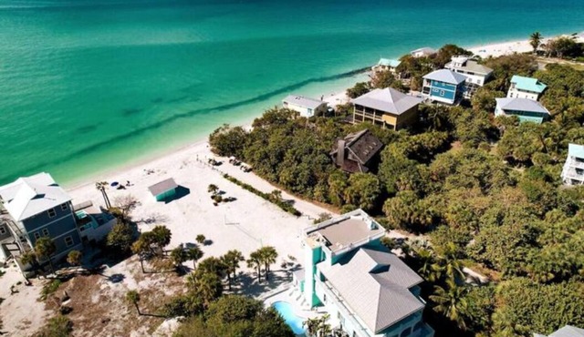 NEW LISTING! OCEAN PARADISE: BEACHFRONT, SLEEPS 12, 2 CARTS, POOL, GAMES, & FUN