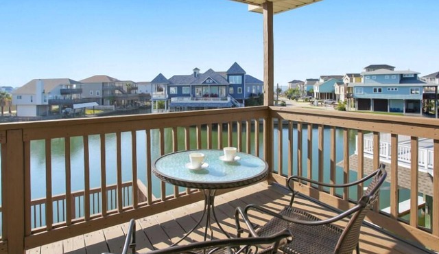 New Listing! Waterfront Home on Tiki Island, Only 5 Miles to Galveston-Tiki Retreat