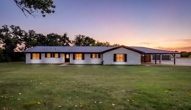 NEW · Remodeled 4 Bed · Sleeps 10 · Near Tarleton in Stephenville
