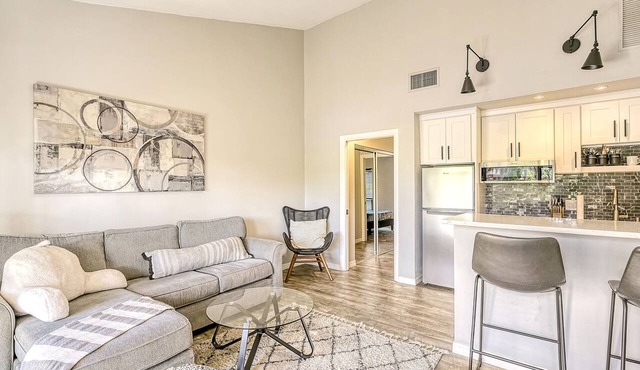 NEW! Restful condo Pond & Golf Views The Meadows