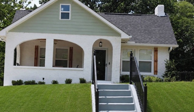 New Stylish Birmingham Retreat Near Uptown & Downtown