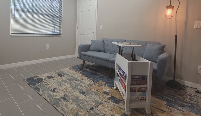 New "SunShine" cozy house w/ 4 bedrooms 2 baths sleeps 8