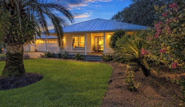 New! Walk to Beach - Free Golf Cart - Pool - 3 Kings - Updated - Crystal Beach