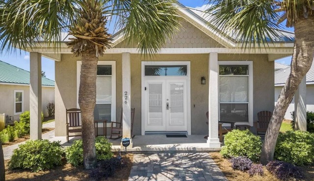 Newly Remodeled Maravilla 3 Bedroom 2 Bath Cottage Short Walk to Private Beach