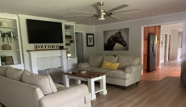 Newly renovated!!12 minutes from the square and stadiums!