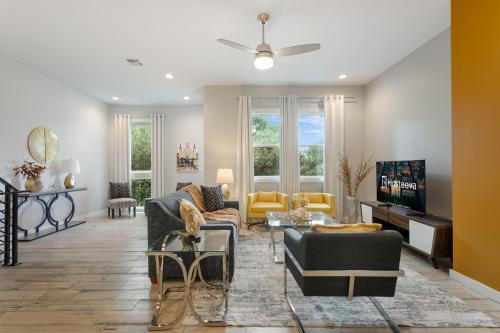 Newly renovated 3 Story Home w Pool, Garage & Balconies