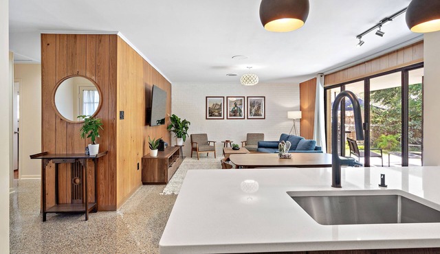 Newly Renovated Mid Century Modern Home - 30 Minutes From New Orleans