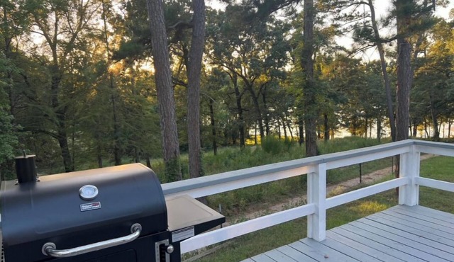 Nice 4-bedroom house in Scroggins with WiFi and firepit
