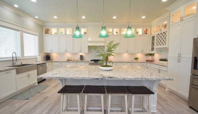 No Regrets ~ Luxury at the Beach ~ pool & spa ~ 6 bedrooms & 5 full bathrooms ~