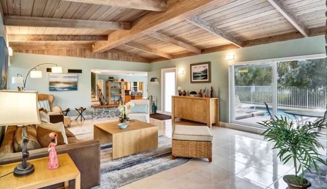 North Beach Retreat - pool, park & ocean