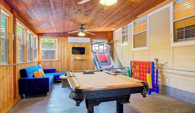 Oak Cliff Oasis I Swim Spa, Sauna, & Gameroom! 10 Min to Bishop Arts District