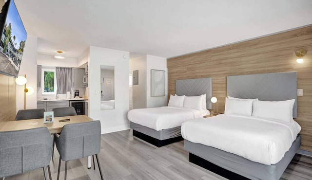 Ocean Blvd Two Double Suite with Kitchenette
