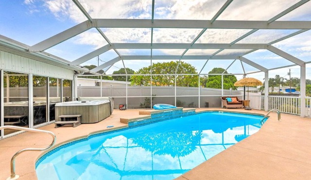 'Ocean Breeze Oasis' w/Boat Dock & Slip on Canal!