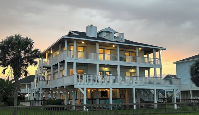 Ocean Retreat, certified personal elevator, steps to beach, grill & fenced yard
