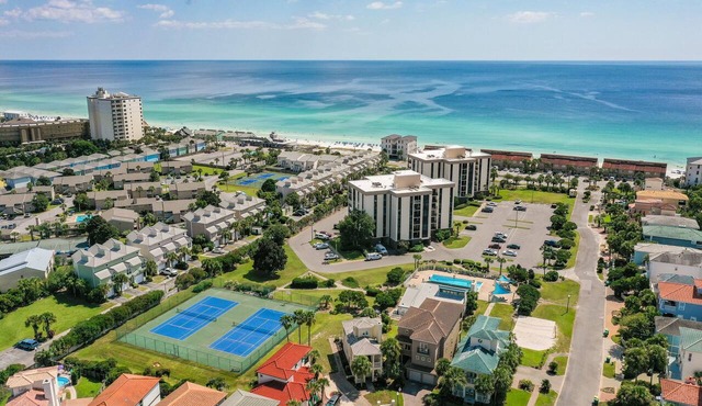Oceanic View | FREE Golf Cart | Short Walk to Private Beach, Pickleball & More