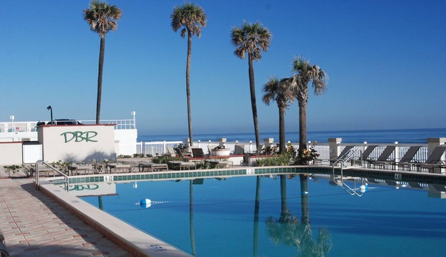 Oceanview Studio Private Balcony Walk to Beach