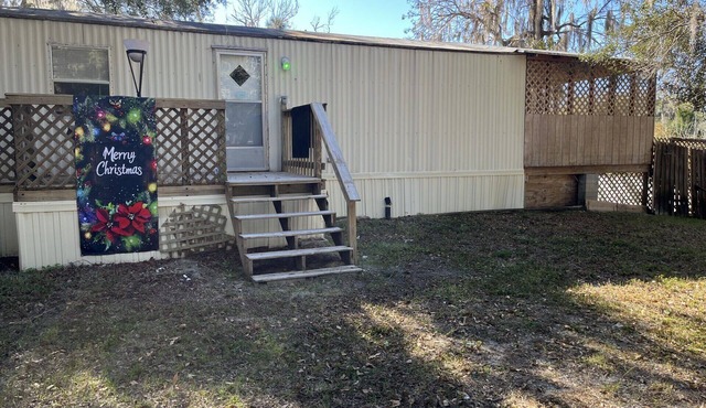 Old Homosassa Camp 1 w/Canal Boat Dock Included