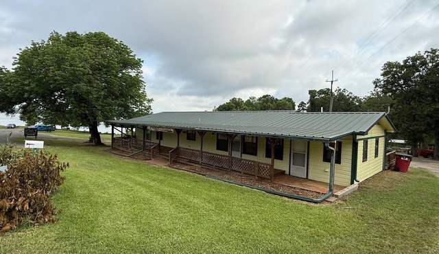 Ole Yellow - Private boat access w/2 slip boat house