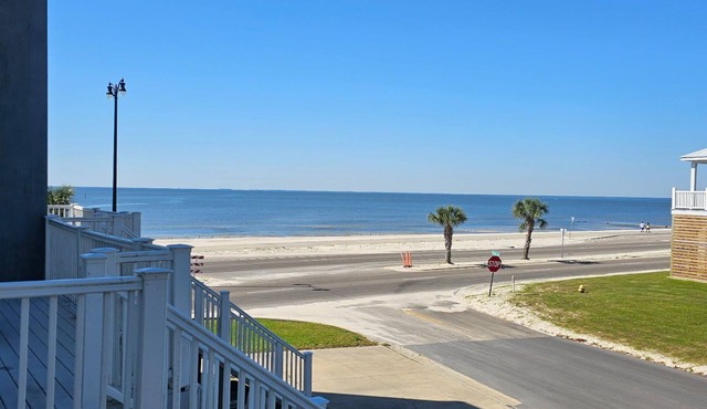 ON THE BEACH;ROOF TOP DECK; ELEVATOR Unique and spacious beach getaway
