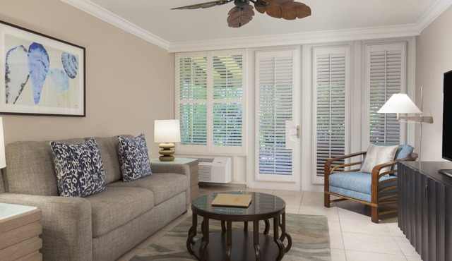 One Bedroom Suite Queens, Pier House, Roomy Elegance, Beachside Bliss, Key West