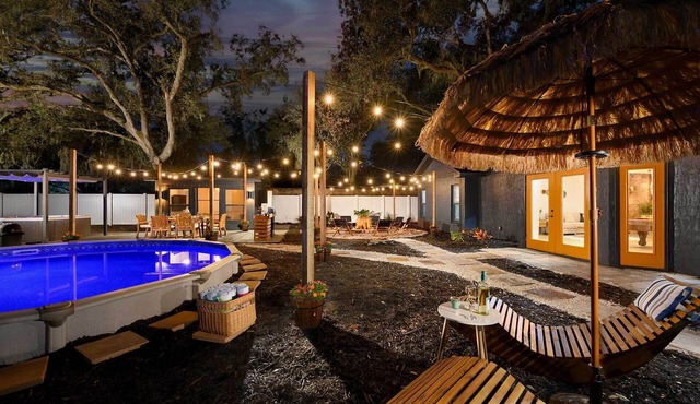 Outdoor Oasis! Group Getaway w/Pool in Brandon