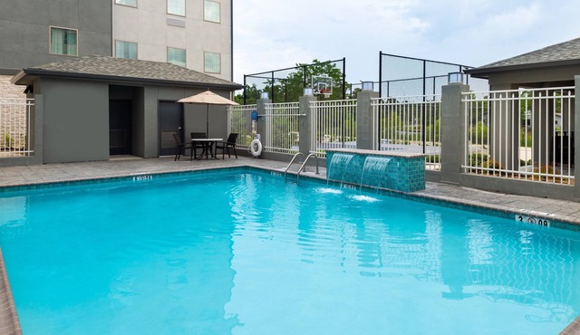 Outdoor Pool. Free Breakfast. Gym. Great for Business Travel!