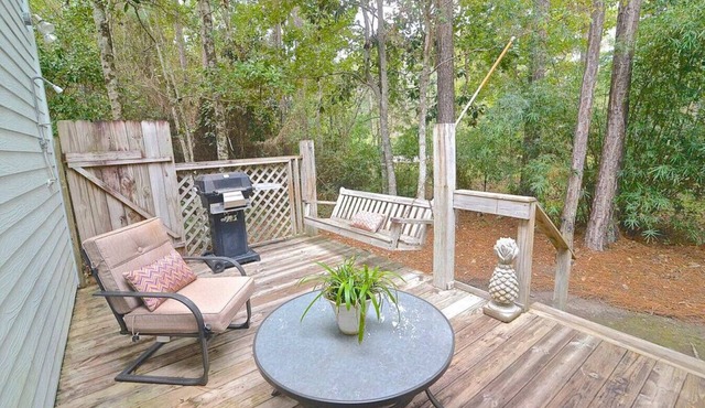 Outdoorsy cottage in Fairhope, AL; pet friendly; conveniently located
