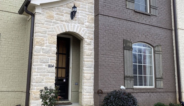 Oxford Condo-Minutes from Campus and Square