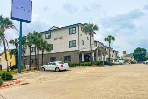 OYO Townhouse Beaumont Medical Center Area I-10 in Beaumont