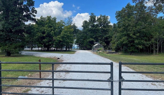 Ozark Vista Retreat - A one bedroom, pet friendly space with a fantastic view! in Jasper